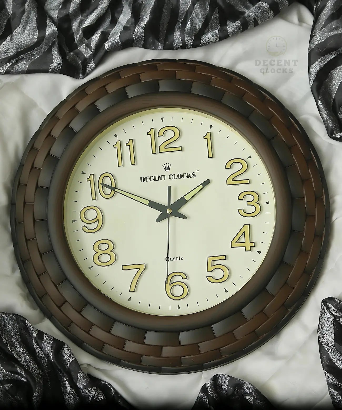 Cream_Brown_Glowing_wall-clock– Large 18 Inch main image